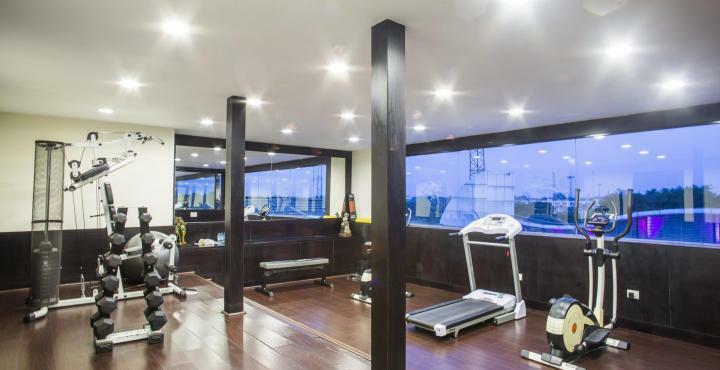 Hotel Royal Cliff Канпур Екстериор снимка